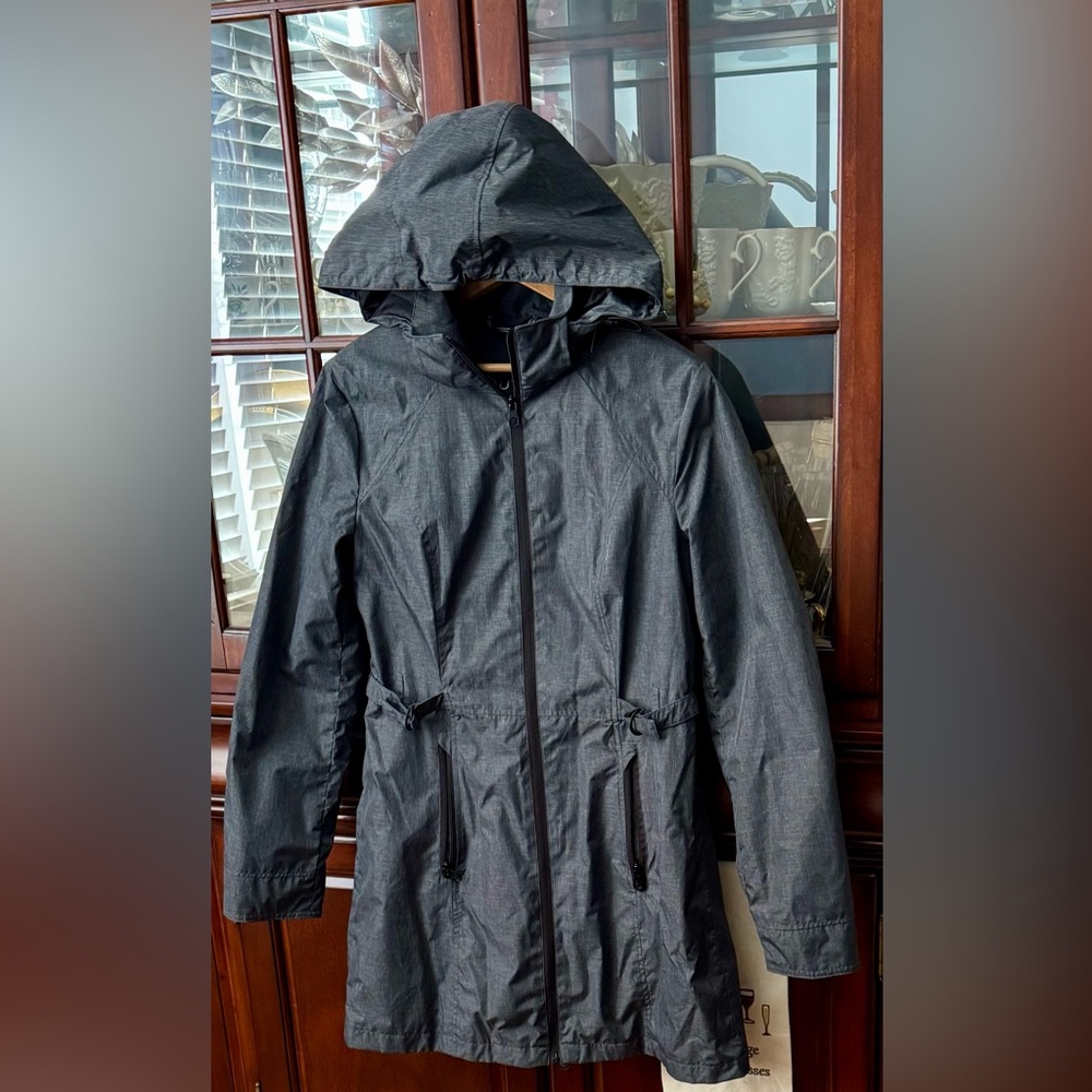 Like new! Nautica Women’s Lightweight Water Resistant Jacket/Windbreaker, size S